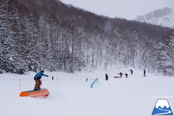 ニセコマウンテンリゾート グラン・ヒラフ　粉雪と千歳ワイナリーの美味しいワインに酔う♪